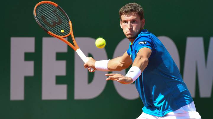 Pablo Carreño devuelve una bola ante Fabio Fognini durante su partido en el Masters 1.000 de Montecarlo.
