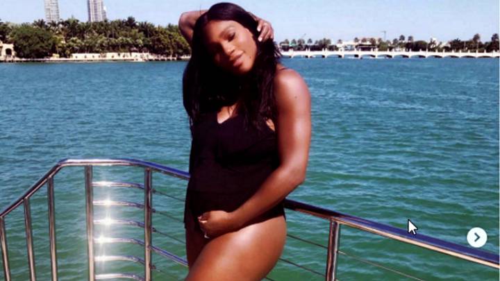 Serena Williams, radiante con su embarazo, disfruta del mar