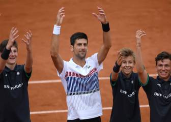 Djokovic gana una batalla ante Schwartzman e iguala a Vilas