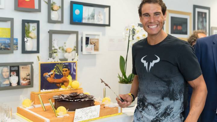 Roland Garros celebra los 31 años del rey Nadal con tarta y regalo