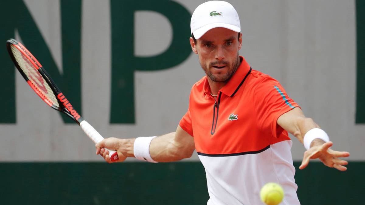 Bautista se deshace del incómodo Dustin Brown