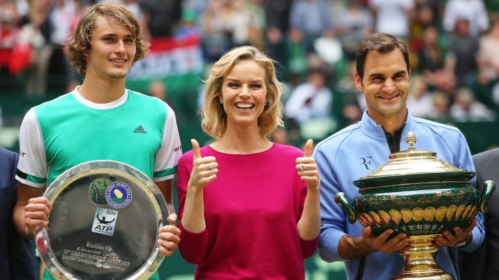 Alexander Zverev, Eva Herzigova y Roger Federer en Halle.