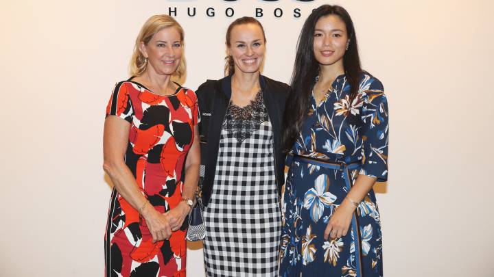 Chris Evert, con Martina Hingis y Chan Yung-Jan.
