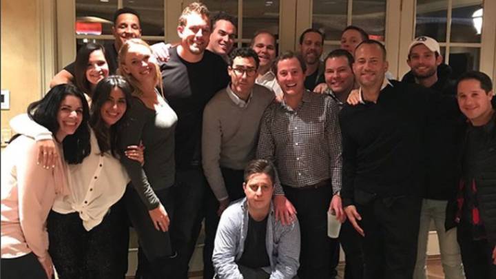 David Lee, su pareja Caroline Wozniacki y varios amigos celebraron la retirada del pívot.