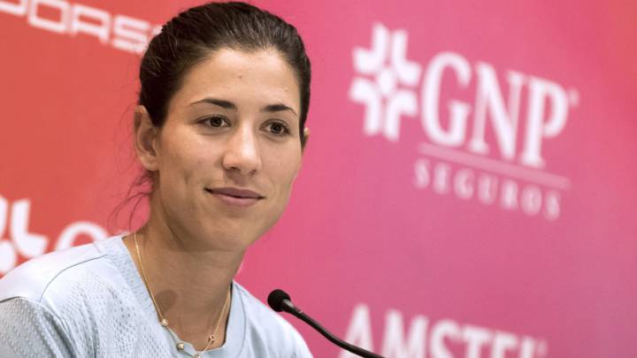 Garbiñe Muguruza, actual número tres del ránking de la WTA, ofrece una rueda de prensa antes del inicio del Abierto de Tenis de Monterrey en el estado de Nuevo León (México).