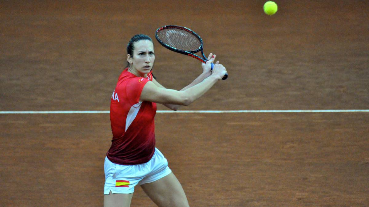 Georgina García-Pérez, durante un entrenamiento con España para la eliminatoria de Copa Federación ante Italia.