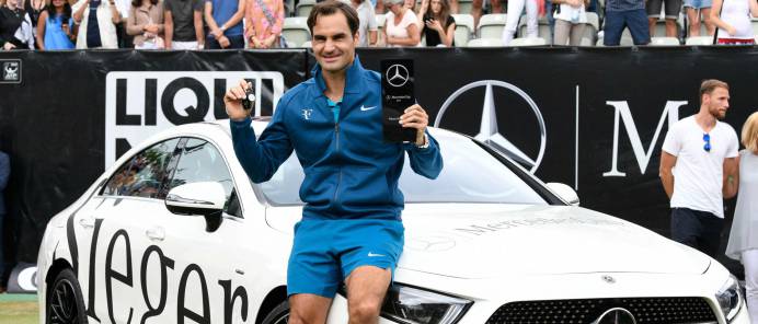 Federer celebra el número uno con el título 98 de su carrera