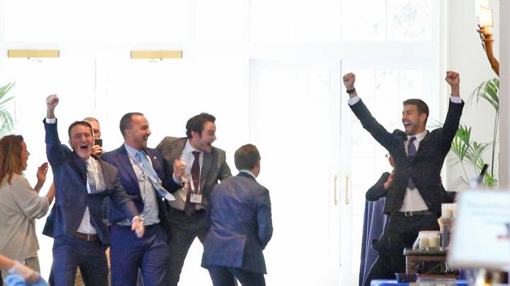 Gerard Piqué con el grupo Kosmos.