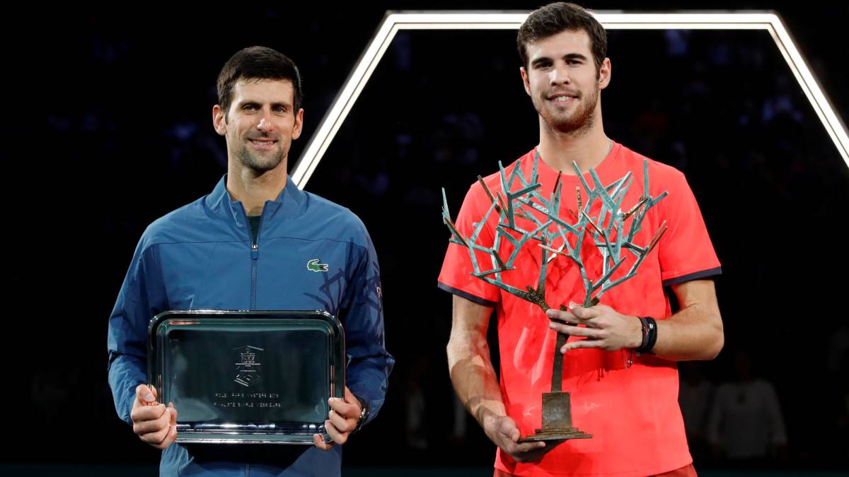 Novak Djokovic y Karen Khachanov.