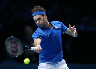 Federer derrota a Anderson y pasa como primero de grupo