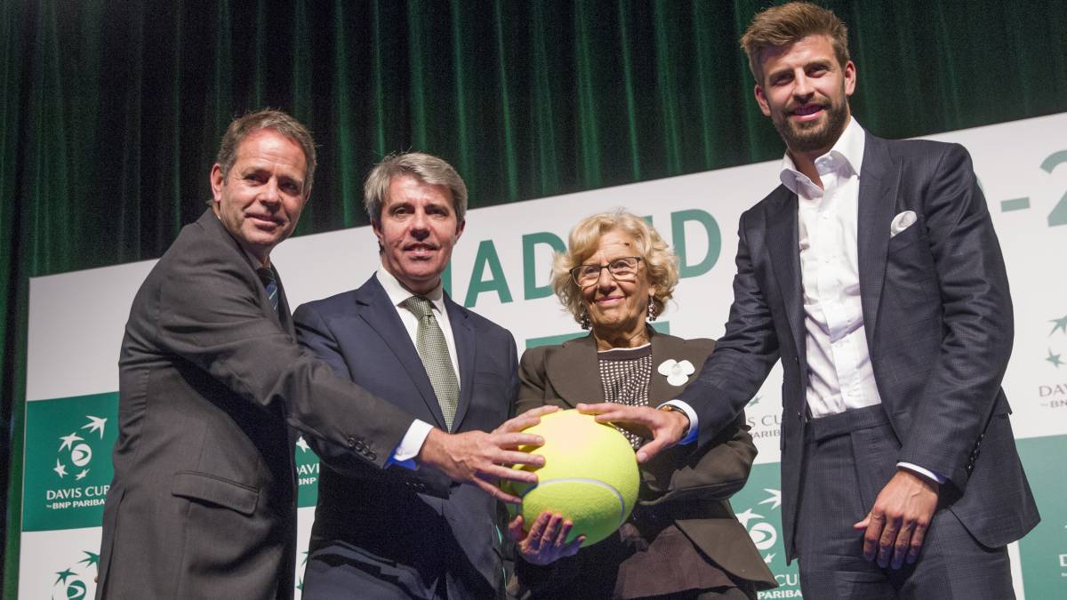 Kelly Fairweather, Ángel Garrido, Manuela Carmena y Gerard Piqué posan en la presentación de Madrid como sede de la fase final de la Copa Davis de 2019 y 2020.