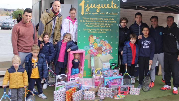 la recogida de regalos del Mutua Madrid Open con Alberto Berasategui.