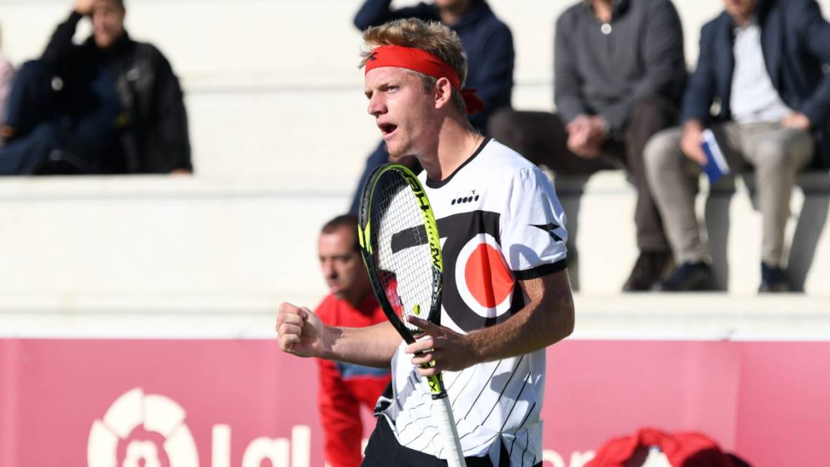Davidovich sorprende y es finalista tras ganar a Munar