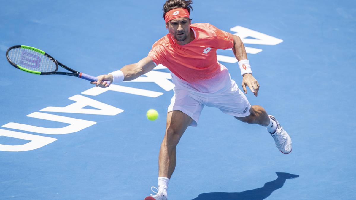 David Ferrer devuelve una bola ante Robin Haase en el ASB Classic de Auckland, New Zealand.