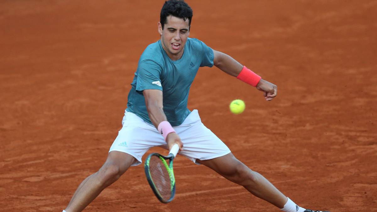 Jaume Munar devuelve una bola a Guido Pella durante el ATP 250 de Buenos Aires (Argentina).