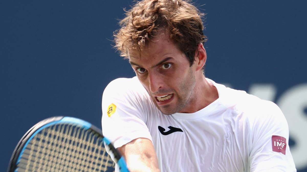 Albert Ramos avanza por la vía rápida tras batir a Dzumhur