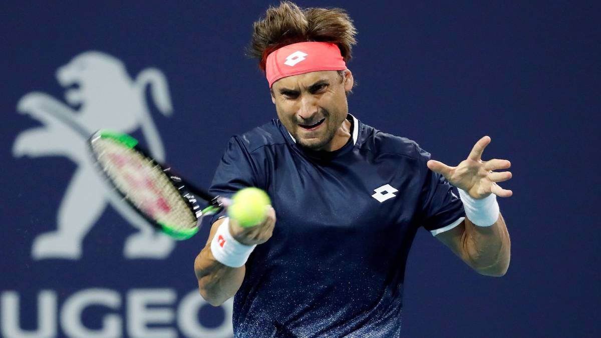 David Ferrer devuelve una bola ante Sam Querrey en el Masters de Miami.