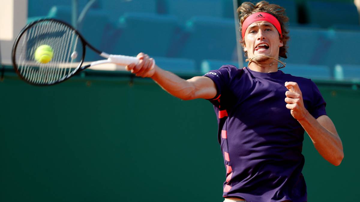 Alexander Zverev devuelve una bola ante Fabio Fognini en el Masters 1.000 de Montecarlo.
