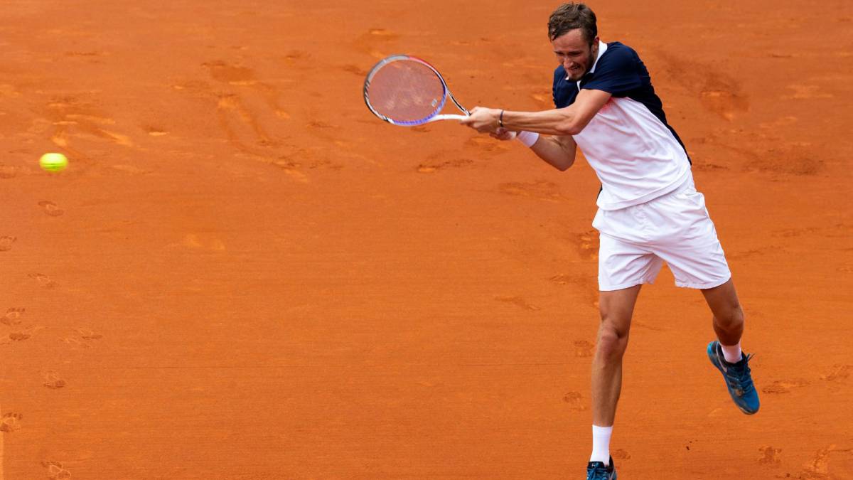 El tenista ruso Daniil Medvedev durante el partido de tercera ronda del Open Barcelona Banc Sabadell que ha disputado contra el estadounidense Mackenzie MacDonald.