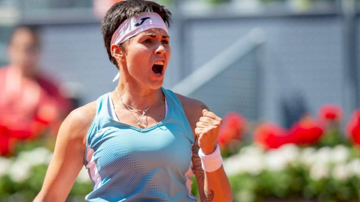 Aliona Bolsova celebra un punto durante su partido ante Vera Lapko en la previa del Mutua Madrid Open.