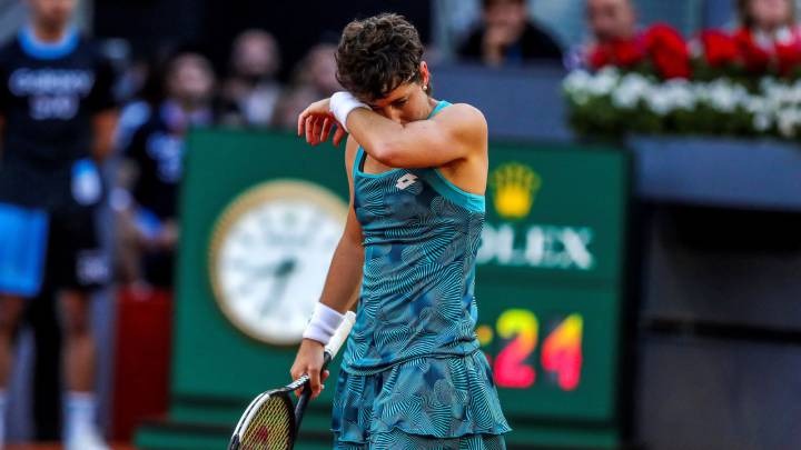Carla Suárez se enreda con el revés y cae ante Kuzmova