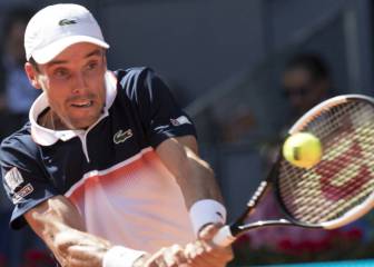 Bautista pasa a cuartos de final en Lyon a costa de Moutet