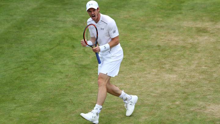 Andy Murray celebra un punto ante Kyle Edmund durante la disputa del The Aegon Championships en el The Queens Club de Londres.