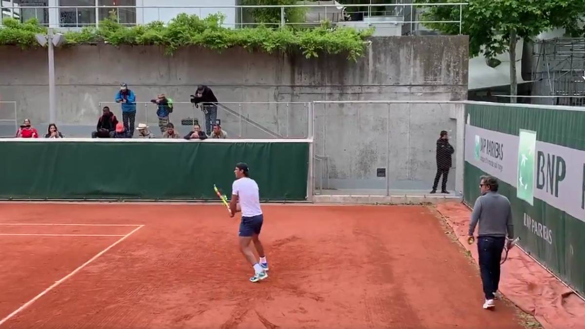 Nadal se entrena con un oído puesto en el Djokovic-Thiem