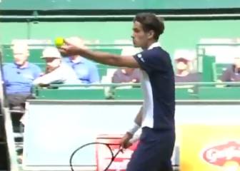 Lo nunca visto en tenis: le pide al rival uno de sus ojos de halcón y... ¡le gana el punto!