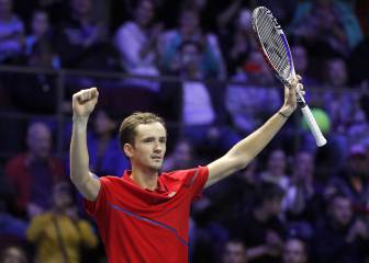 Medvedev domina a Coric para sumar su tercer título del año
