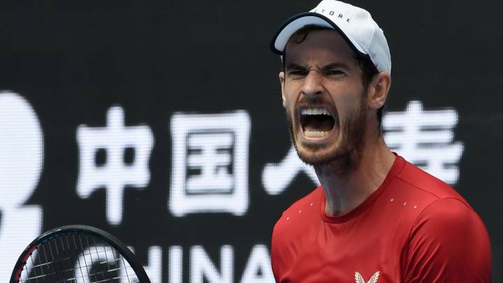 Andy Murray celebra un punto ante Cameron Norrie durante su partido de octavos de final del China Open en Pekín.
