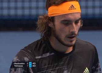 Tsitsipas se lleva el duelo de novatos ante Medvedev