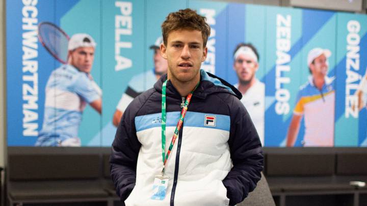 Schwartzman posa en el vestuario argentino en la Caja Mágica.