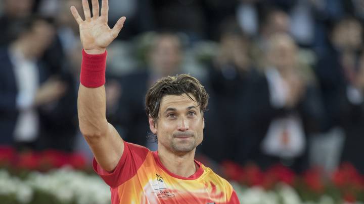 David Ferrer saluda emocionado tras disputar su último partido como profesional en el Mutua Madrid Open.