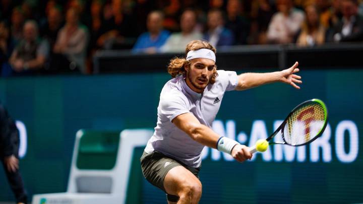 Tsitsipas sufre para ganar su primer partido en Rotterdam