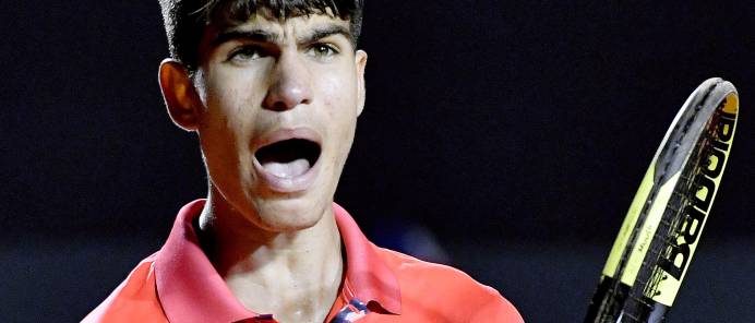 Carlos Alcaraz celebra un punto ante Albert Ramos durante su partido en el Río Open.