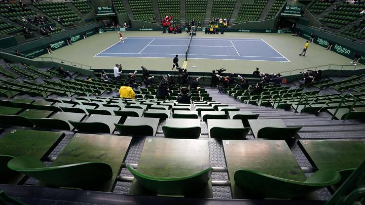 Imagen de las gradas vacías durante la eliminatoria entre Japón y Ecuador de Copa Davis por riesgo de contagio de coronavirus.