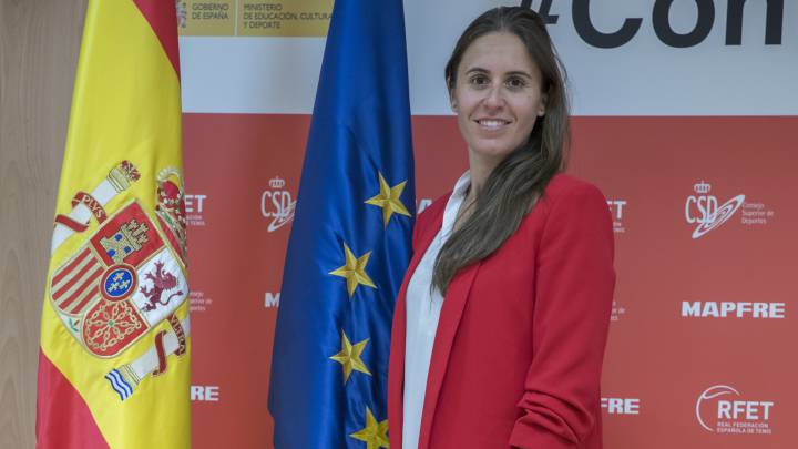 La capitana del equipo español de Copa Federación Anabel Medina posa durante la presentación del equipo en la sede del CSD en 2019.