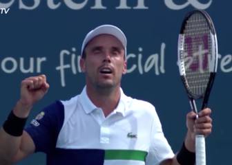 Bautista tumba a Medvedev y va a por Djokovic