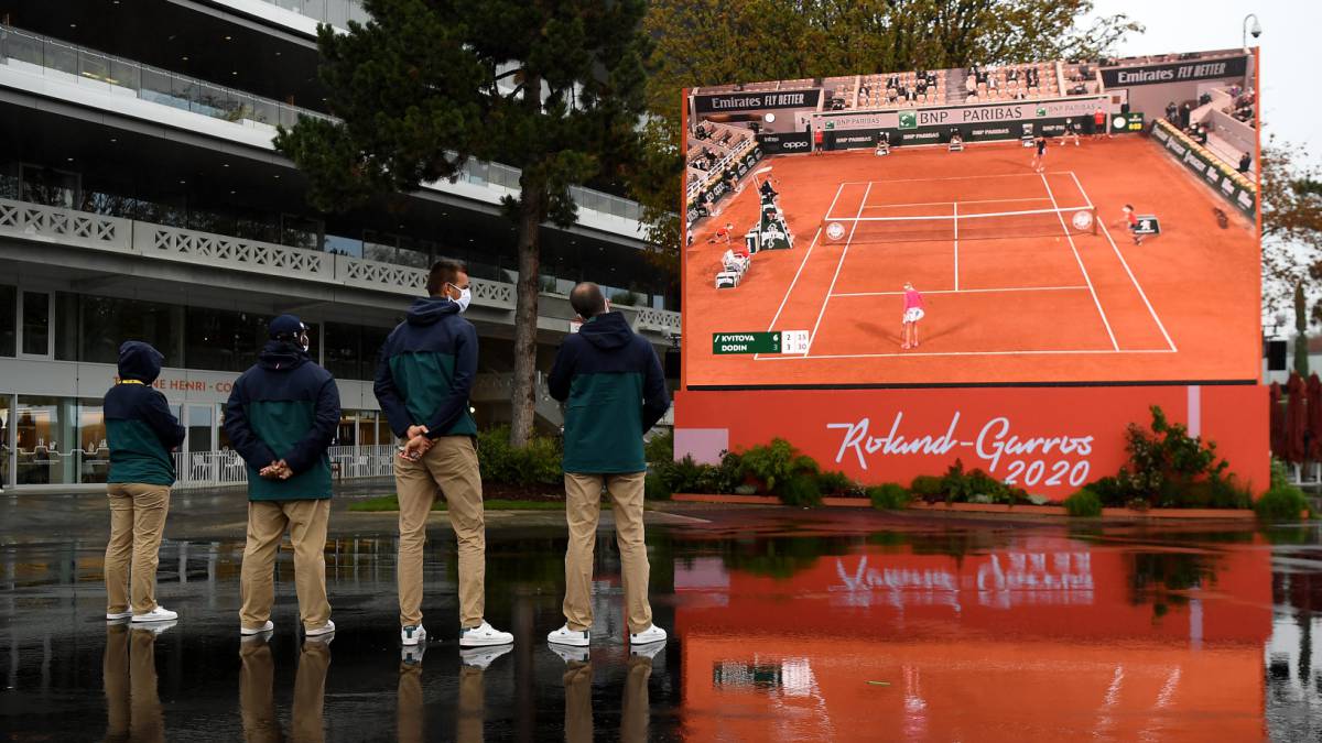 Frío y lluvia en el arranque de Roland Garros