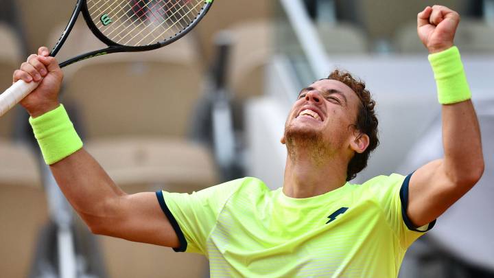 Carballés somete a Shapovalov en un partido frenético