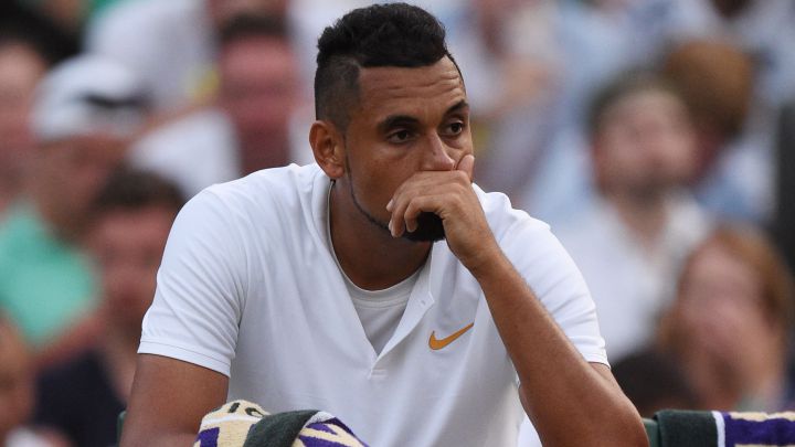 Nick Kyrgios reacciona durante su partido ante Kei Nishikori en WImbledon de 2018.
