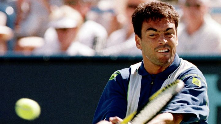 El tenista español Sergio Bruguera, durante su partido ante el estadounidense Andre Agassi, en el torneo de Indian Wells de 1998.