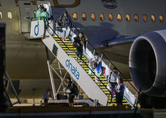 Alarma en Australia: 50 tenistas encerrados por positivos de COVID-19 en los vuelos