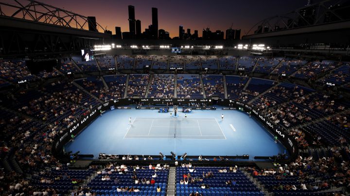 Imagen del Rod Laver Arena durante la semifinal del Open de Australia 2021 entre Novak Djokovic y Aslan Karatsev.