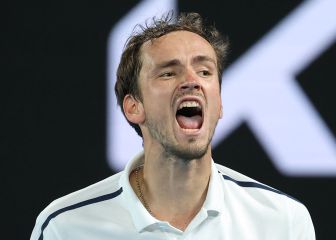 Medvedev destruye a Tsitsipas y se cita con Djokovic