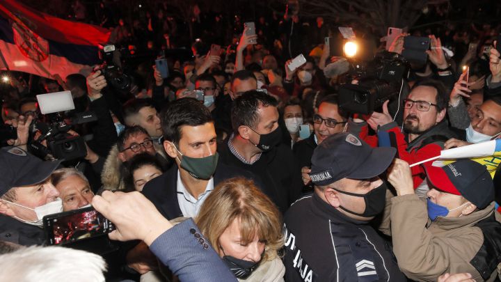 Djokovic la vuelve a liar con una fiesta en Belgrado