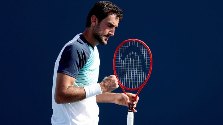 Marin Cilic celebra un punto durante su partido ante Federico Coria en el Miami Open en el Hard Rock Stadium de Miami Gardens, Florida.
