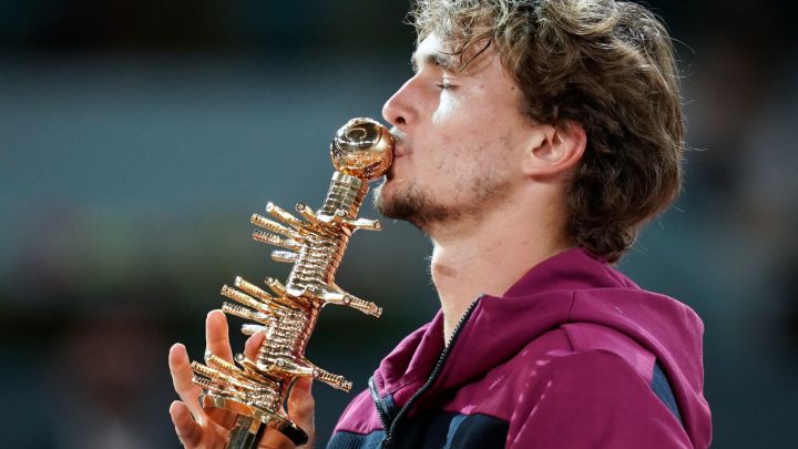 Zverev remonta ante Berrettini y gobierna de nuevo en Madrid