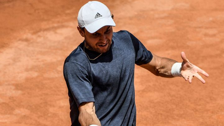 Medvedev sigue pelado con la arcilla y cae ante Karatsev